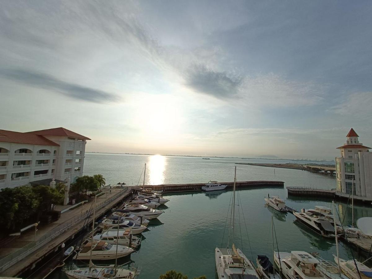 Straits Quay Marina Suites Penang By Aurorahomes Bagan Jermal Exterior photo