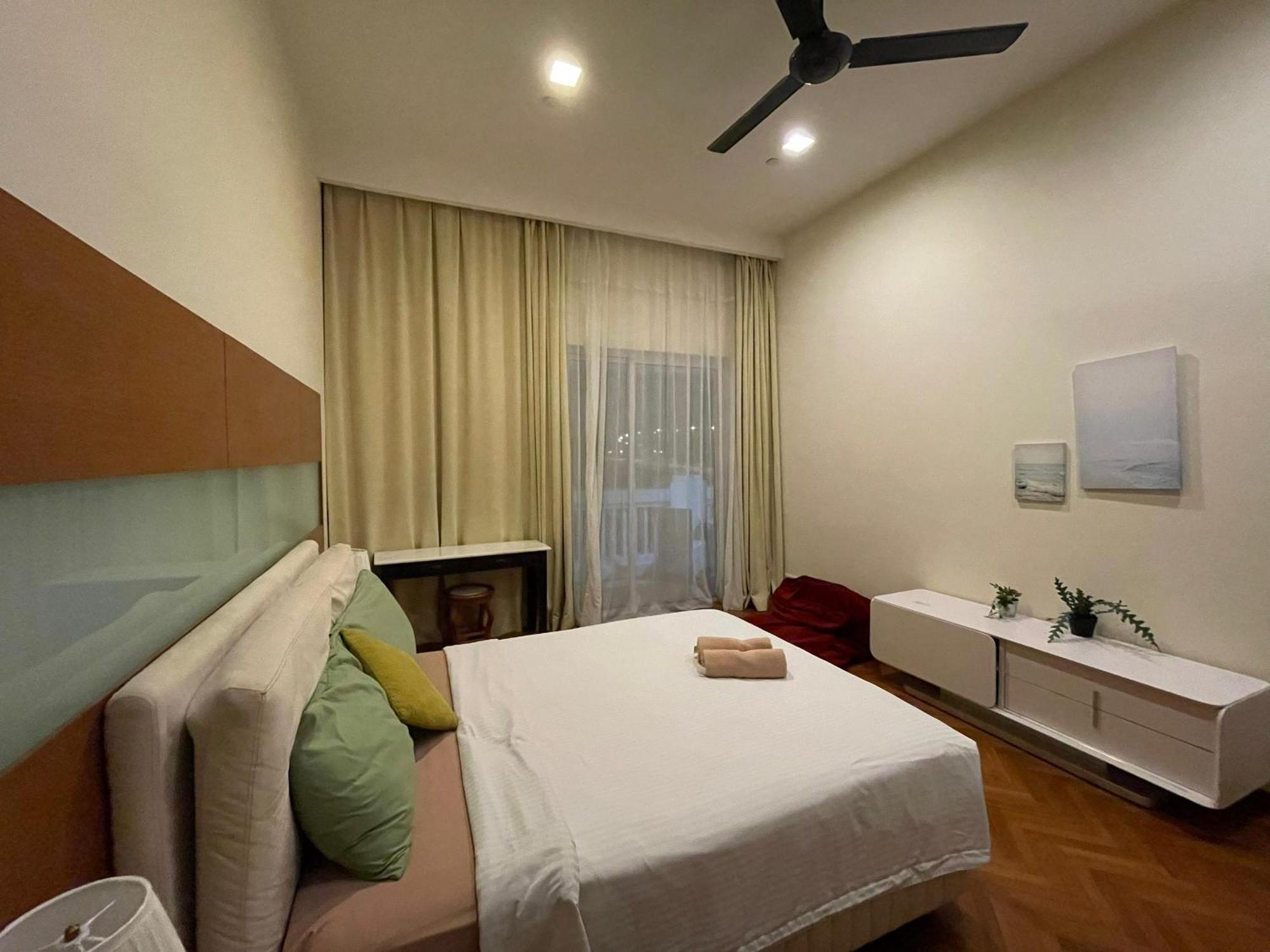 Straits Quay Marina Suites Penang By Aurorahomes Bagan Jermal Exterior photo